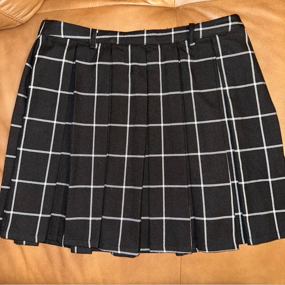 Hot Topic Dresses & Skirts - Hot Topic pleated skirt for a junior XL high rise waist 33” around length 16”